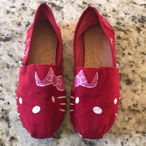 NWOT Hello Kitty Toms Classic Canvas Slip On Shoes Girl US 2